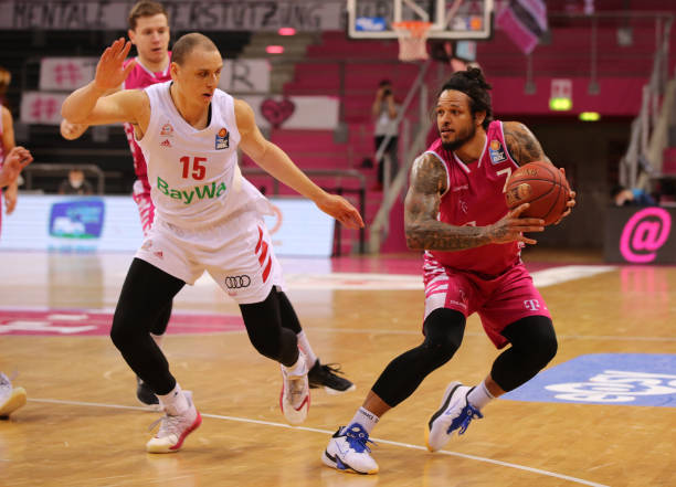 受到严重制 受到严重制