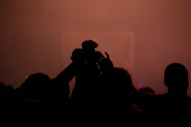 昂首跻身欧 昂首跻身欧